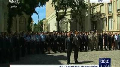 بالفيديو.. رئيس فرنسا يقف دقيقة حداد على أرواح ضحايا «نيس»