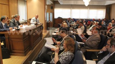 «العربي»: «القيمة المضافة» يفرض ضريبة علي البطاطس و25% للاتصالات