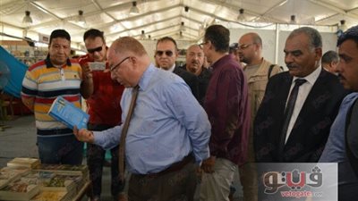 بالصور.. وزير الثقافة يتفقد أجنحة معرض الكتاب بالأقصر قبل افتتاحه