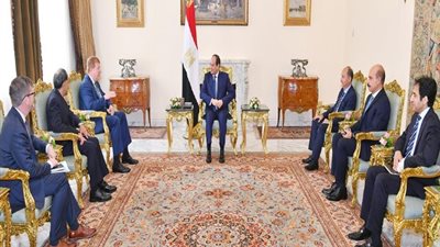 رسائل السيسي لنائب رئيس غرفة التجارة الأمريكية: نتطلع لتعظيم العلاقات الاقتصادية بين البلدين.. زيادة الاستثمارات ونقل المعرفة والخبرات.. ومسئول الولايات المتحدة يشيد بتطورات الاقتصاد المصري