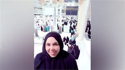 شيماء سيف تؤدي مناسك العمرة