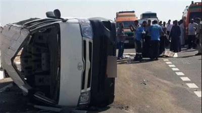 إصابة 8 أشخاص إثر انقلاب سيارة ميكروباص أعلى دائري المريوطية