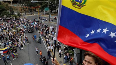 فنزويلا تغلق حدودها بالكامل مع كولومبيا