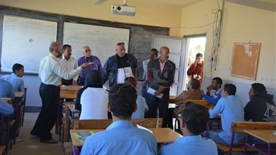 محافظ الوادى الجديد يمنح المدارس الملتزمة في الحضور يوما إجازة