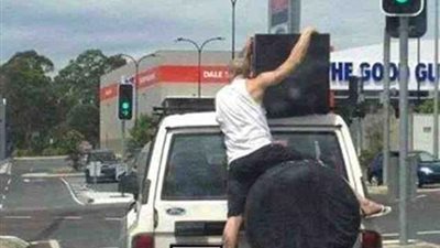 بالصور.. أطرف المواقف التي تثبت لماذا تعيش النساء أطول من الرجال