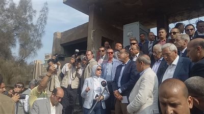 مدبولي يتفقد مستشفى ميت غمر القديم.. ووحدة المسح الذري بالحميات (فيديو)