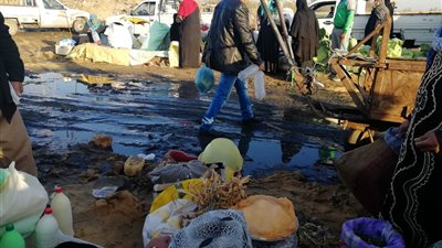 سوق أبو سلطان بالإسماعيلية يغرق في مياه الصرف الصحي (فيديو)