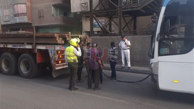كثافات مرورية بمحور 26 يوليو بسبب تعطل أتوبيس (صور)