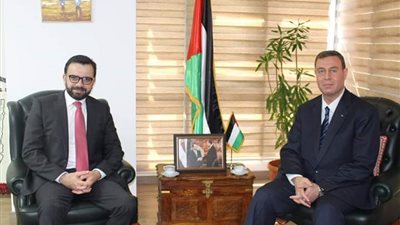 سفير فلسطين بالقاهرة يستقبل وزير الثقافة بمقر السفارة