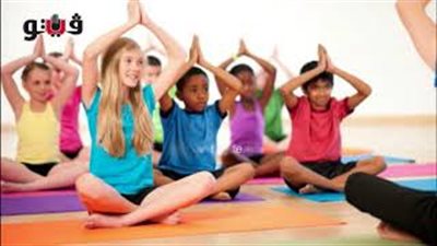 جلسات اليوجا تعمل على تهدئة أطفال المدارس من القلق (صوت)