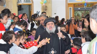 أقباط أسيوط يواصلون احتفالات عيد الميلاد بالكنائس والإيبارشيات | فيديو وصور