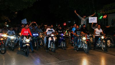 بالصور.. الإيرانيون يحتفلون بالاتفاق النووي بعد سنوات من العقوبات