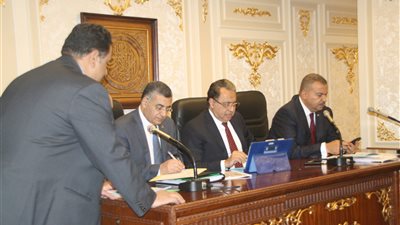 بدء أول اجتماع لمناقشة قانون التأمين الصحي في البرلمان بحضور الوزير