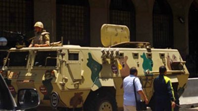 3 دبابات ومدرعة شرطة لحراسة البنك الأهلي بالعريش