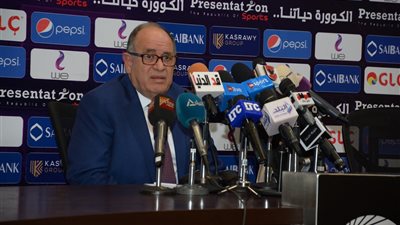 اجتماع الجبلاية والأندية ينهي أزمات الموسم الجديد.. تقديم موعد الدوري 48 ساعة.. التمسك بقيد 25 لاعبا و5 بقائمة الانتظار.. قيد أربعة أجانب ومشاركة ثلاثة في المباراة.. وإلغاء السوبر المصري السعودي