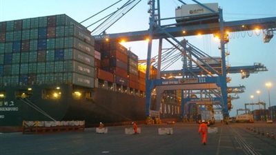 «الرقابة الإدارية» تحبط محاولة تهريب بنادق وذخيرة بميناء بورتوفيق