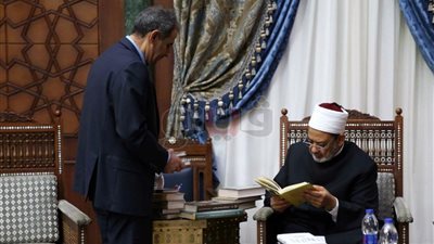 الإمام الأكبر يشيد بالنهضة الثقافية والفكرية في الإمارات