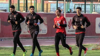 سر تصعيد طارق سليمان لحارس فريق 2000 في مران الأهلي