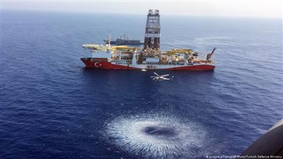 تركيا تصر على أنشطة التنقيب قبالة قبرص رغم العقوبات الأوروبية