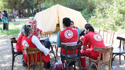 بالفيديو.. الهلال الأحمر: نقدم إسعافات أولية ولا نتدخل في «عضة الجمل»