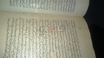 ضبط كتاب أثري في جمرك مطار القاهرة (صور)