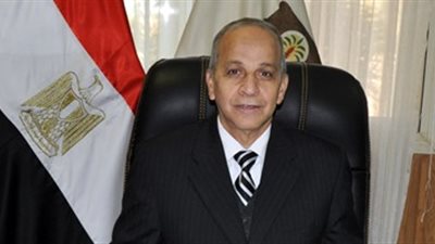 محافظ القليوبية يكرم مدير إدارة التخطيط بحى غرب شبرا الخيمة