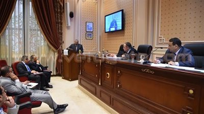 «قانون البناء» يثير خلافات بين الحكومة والنواب في «إسكان البرلمان».. نفيسة هاشم: يعزز فكرة الشباك الواحد.. «الحصى»: مسئول عن نمو العشوائيات.. ويعزز انتشار الفساد في ربوع 