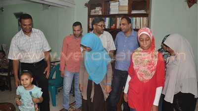 بالفيديو.. والد الحاصلة على المركز الخامس بالثانوية: «بنتي شرفتني»