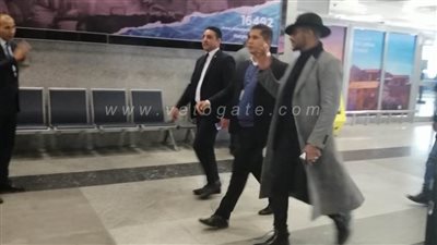 محمد رمضان يصل مطار الغردقة لإحياء حفل الكاف| صور