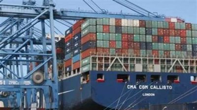 استمرار العمل بميناء دمياط رغم نشاط الرياح