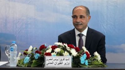 يونس المصري على متن أول رحلة تصل مطار سفنكس الدولي