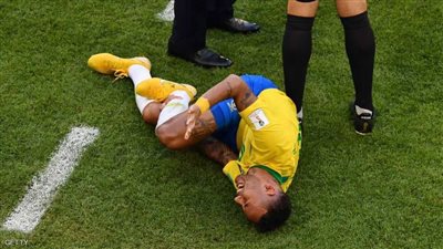 مدرب المكسيك يهاجم نيمار: «لا نلعب مع أطفال»