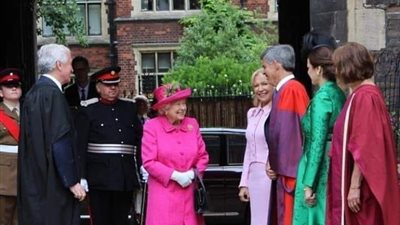 ملكة بريطانيا تقدم التهنئة للخبير الاقتصادي المصري محمد العريان