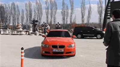 بالفيديو والصور.. مهندس تركي يحول سيارة «BMW» إلى روبوت