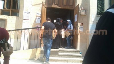 توافد طلاب الثانوية العامة لأداء اختبارات القدرات بفنون تطبيقية حلوان