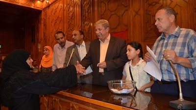 بالصور.. محافظ الإسماعيلية يشهد إجراء قرعة تخصيص 78 وحدة سكنية