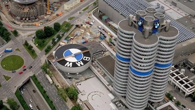 BMW الألمانية تطلق نسخة جديدة من سيارة M4 الكابريو