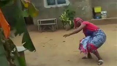 رد فعل غير متوقع لامرأة تجاه طائرة بدون طيار (فيديو)