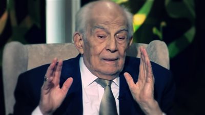 رشوان توفيق يروي ذكرياته مع زوجته الراحلة: رأيت فيها مشروع زواج ناجح فأحببتها وتزوجتها عام 57.. اعتزلت الفن لتلبية مطالبها بعد مرضها.. عانت معي كفاحا مريرا.. والله حفظني بها