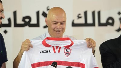 من هو كريستيان جروس مدرب الزمالك الجديد؟.. بدأ مسيرته التدريبية في 1993.. فاز بالدوري السويسري مع بازل 6 مرات..السعودية تلقبه بـ«الداهية».. ونتيجة الـ6-1 الأسوأ في مسيرة الخواجة (صور)