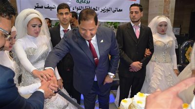 محافظ الغربية يشارك في حفل زفاف 4 يتيمات (صور)