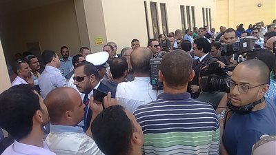 بالصور.. وزير الآثار يوقف المؤتمر الصحفي لحين وصول الوفد الإعلامي