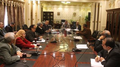 قوى عاملة البرلمان توصى بتثبيت 650 عاملًا بالإسكان (صور)