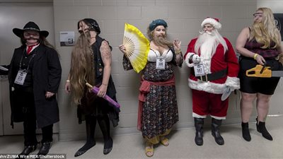 بالصور.. نساء يشاركن في مسابقة أغرب لحية وشارب في تكساس