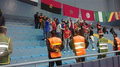 اشتباكات بين ألتراس أهلاوي ووايت نايتس بالمغرب