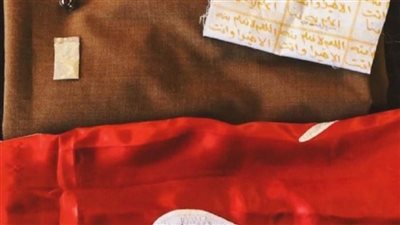 خاتم وشهادة تزكية من المرشد وتربة كربلاء مع قاسم سليماني في القبر | صور