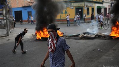 تفاقم الوضع في فنزويلا وسط أزمة المساعدات على الحدود