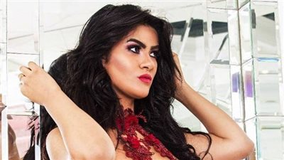 ياسمينا المصري تخطف الأنظار بالأحمر في جلسة تصوير عيد الحب (صور)