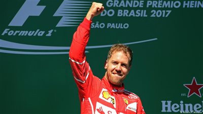 الألماني فيتل يفوز بسباق البرازيل ويقترب من وصافة بطل العالم