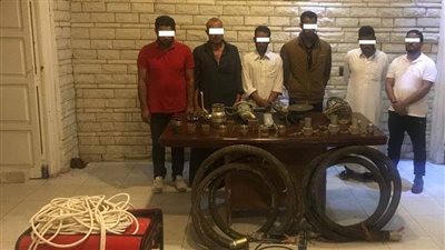 مجموعة الـ100 تصطاد مافيا سرقة خطوط أنابيب البترول.. الأمن يكشف معامل لتكرير البترول الخام وإعادة طرحها بالأسواق.. والعصابات تكبد الدولة 50 مليون خسائر.. مصدر: يلجأ البعض لبيعها للتنظيمات الإرهابية